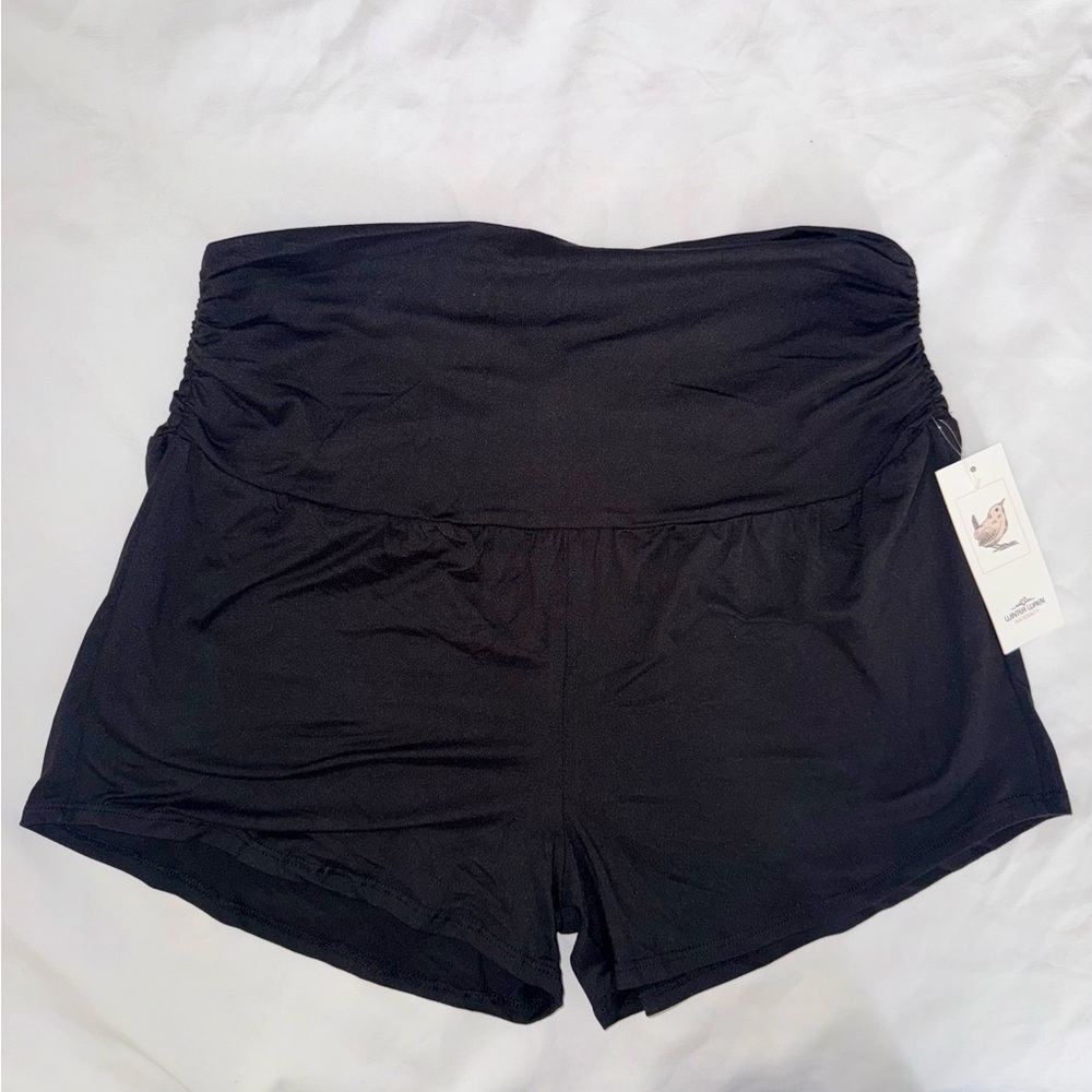 NWT MATERNITY SHORT SIZE L